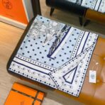 爱马仕斜纹真丝方巾 天蓝色款 - Imagem 2