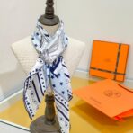 爱马仕斜纹真丝方巾 天蓝色款 - Imagem 3