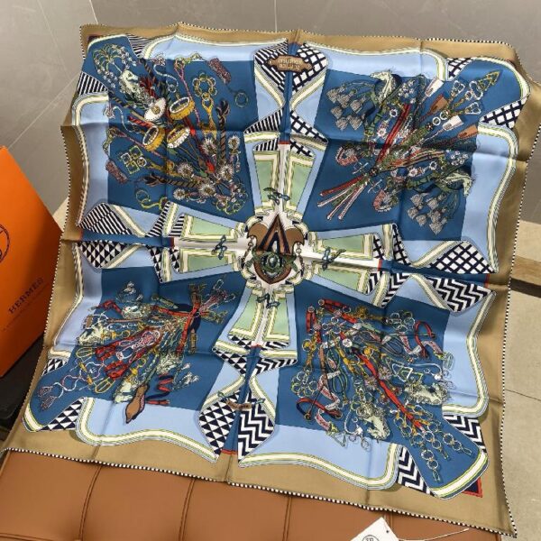 爱马仕斜纹真丝方巾 蓝色搭配棕色