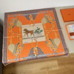 爱马仕方巾《马车先生》橙色款