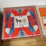 爱马仕方巾《马车先生》红色款