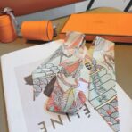 爱马仕树之歌小丝巾 浅绿色 - Imagem 3