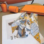 爱马仕树之歌小丝巾 蓝金色 - Imagem 3