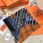 爱马仕 HERMES/2025 三角形尺寸方巾