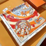 爱马仕骏马和漫画元素方巾 橙色款 - 图片 2