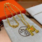 爱马仕（Hermès）Pop H 系列金色 H 字母橙色珐琅项链 - Imagem 3