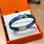 爱马仕（Hermès）皮革 H 扣手镯  暗蓝色