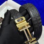 爱马仕（Hermès）黑色压纹皮革金色钻石镶嵌 H 扣男士腰带