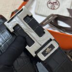 爱马仕（Hermès）黑色鳄鱼皮银色雕花 H 扣男士腰带 - Imagem 3