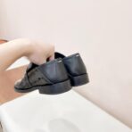 Maison Margiela Tabi 系列厚底分趾乐福鞋（黑色亮面款） - 图片 4