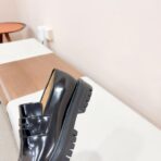 Maison Margiela Tabi 系列厚底分趾乐福鞋（黑色亮面款） - 图片 3