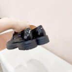 Maison Margiela Tabi 系列厚底分趾乐福鞋（黑色亮面款） - 图片 4