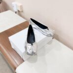 Maison Margiela Tabi 系列金属光泽平底分趾单鞋（银色款）