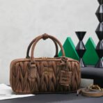 缪缪（Miu Miu）Coffer 系列棕色绗缝绒面革手提斜挎包