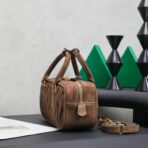 缪缪（Miu Miu）Coffer 系列棕色绗缝绒面革手提斜挎包 小号 - Imagem 2