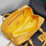 缪缪（Miu Miu）Coffer 系列黄色绗缝绒面革手提斜挎包 - Imagem 2