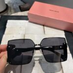 缪缪（Miu Miu）无框方形金属太阳镜（黑色镜腿款）