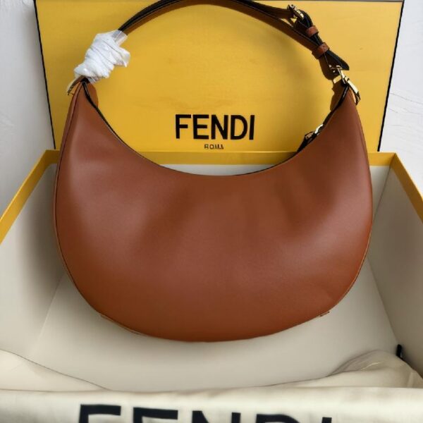 芬迪 Fendi Fendigraphy 月牙腋下包