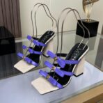 范思哲 La Medusa 系列紫色多带防水台方头高跟凉鞋 - 图片 4