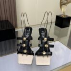 范思哲 La Medusa 系列黑色多带防水台方头高跟凉鞋