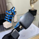 范思哲 Versace Medusa Aevitas 系列超高跟防水台凉鞋（亮蓝色款） - 图片 4