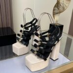 范思哲 Versace Medusa Aevitas 系列超高跟防水台凉鞋（黑色款）