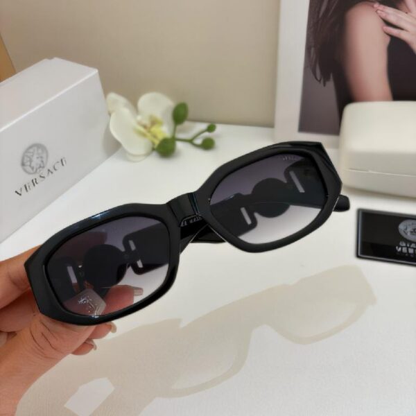 范思哲（VERSACE）Medusa 系列黑色小方框紫色镜片美杜莎徽章太阳镜