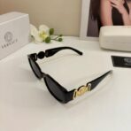 范思哲（VERSACE）Medusa 系列黑色小方框美杜莎徽章太阳镜 - 图片 4