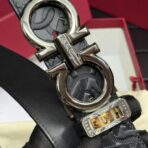 菲拉格慕（Salvatore Ferragamo）Gancini 系列黑色压纹皮革银色双 Gancini 扣腰带 - Image 2