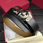 菲拉格慕（Salvatore Ferragamo）Gancini 系列黑面土黄色底双面荔枝纹皮革银色双 Gancini 扣腰带