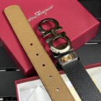 菲拉格慕（Salvatore Ferragamo）Gancini 系列黑面土黄色底双面荔枝纹皮革银色双 Gancini 扣腰带 - Imagem 3