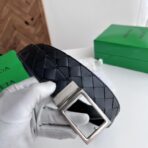 葆蝶家（Bottega Veneta）双面黑色编织小牛皮银色板扣男士腰带 - Imagem 3