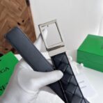 葆蝶家（Bottega Veneta）双面黑色编织小牛皮银色板扣男士腰带 - Imagem 2