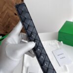 葆蝶家（Bottega Veneta）双面黑色编织小牛皮银色板扣男士腰带 - Imagem 4