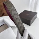 葆蝶家（Bottega Veneta）灰面紫底绗缝小牛皮银色板扣男士腰带 - Imagem 2