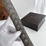 葆蝶家（Bottega Veneta）灰面紫底绗缝小牛皮银色板扣男士腰带 - Imagem 4