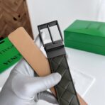 葆蝶家（Bottega Veneta）绿色绗缝小牛皮灰色板扣男士腰带 - 图片 3