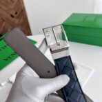 葆蝶家（Bottega Veneta）藏青蓝面灰底绗缝小牛皮银色板扣男士腰带 - 图片 4