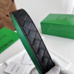 葆蝶家（Bottega Veneta）黑面艳绿底绗缝小牛皮银色板扣男士腰带 - 图片 2