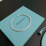 蒂芙尼（Tiffany & Co.）925 银彩色珐琅点状花纹开口手镯
