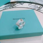 蒂芙尼（Tiffany & Co.）T 系列宽版纯银戒指 - Imagem 2