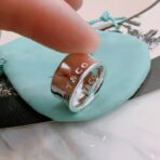 蒂芙尼（Tiffany & Co.）T 系列宽版纯银戒指 - Imagem 4
