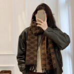 赛琳CELINE凯旋门散林老花羊绒围巾 黑棕色 - Imagem 3