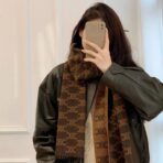 赛琳(CELINE)凯旋门散林老花羊绒围巾 巧克力色 - 图片 3