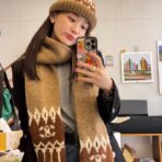 赛琳(Celine) logo字母提花长围巾 棕色 - 图片 3