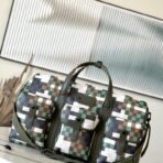 路易威登（Louis Vuitton）2024 春夏男装系列像素迷彩 Keepall 旅行袋