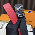 路易威登（Louis Vuitton）INITIALES 红底荔枝纹牛皮银扣腰带 - Imagem 2