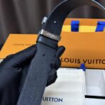 路易威登（Louis Vuitton）INITIALES 红面黑底荔枝纹牛皮银扣腰带 - Imagem 4