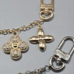 路易威登（Louis Vuitton）Monogram 花卉 LV 字母挂链 - 图片 3