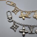 路易威登（Louis Vuitton）Monogram 花卉 LV 字母挂链 - 图片 4